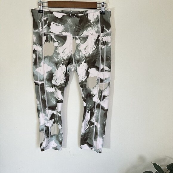 Athleta Women's Ultimate Stash II Capri Painted Energy Olive Size Large L - Picture 8 of 8